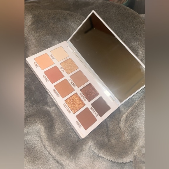Kylie Bronze Palette - Picture 7 of 8
